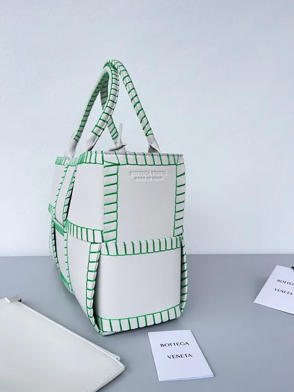 All categories 💚 Authentic bags 💚 BV 2025 new style 𝗕𝗼𝘁𝘁𝗲𝗴𝗮 𝗩𝗲𝗻𝗲𝘁𝗮 Tote bag